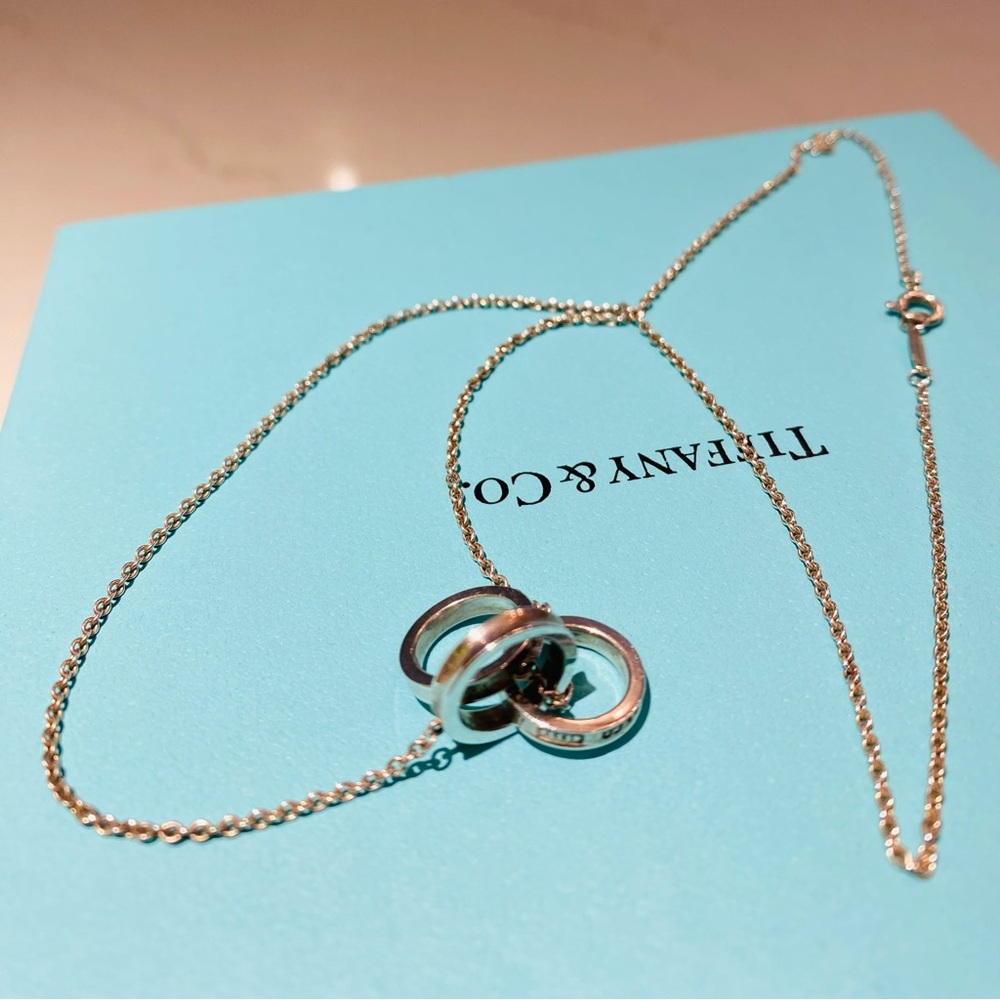 Tiffany & Co. Silver Interlocking Circles Necklace ~ Authentic - Picture 8 of 11